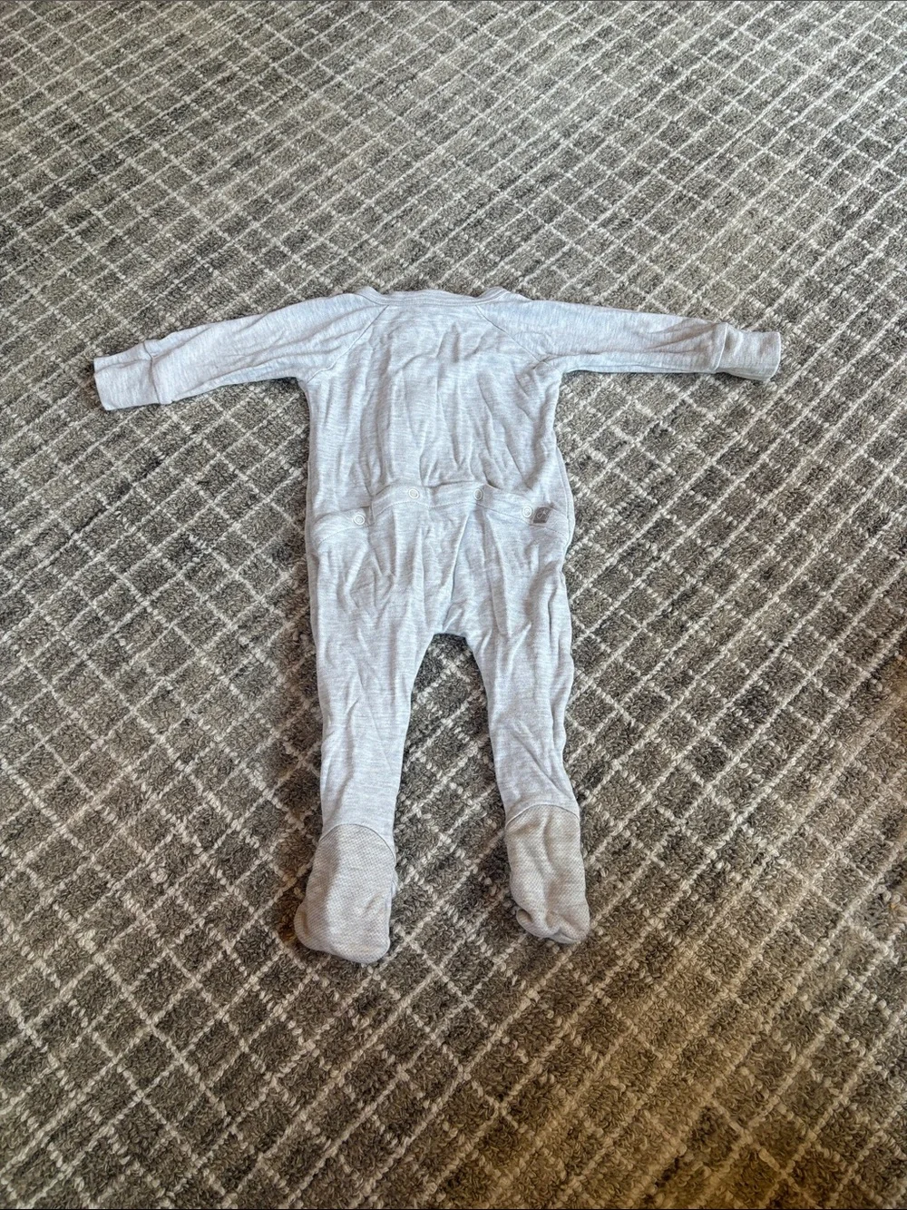 Goumi One-Piece Zipper Sleeper - Light Gray (size 6-12 mo)